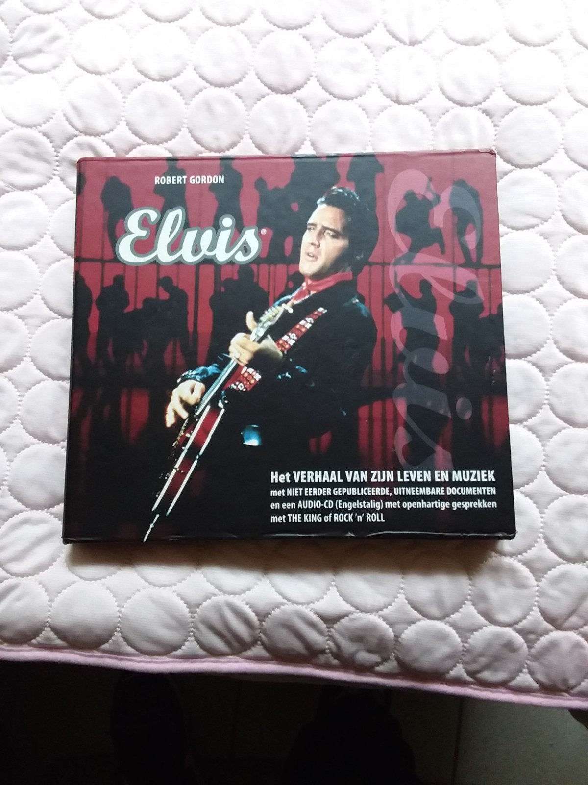 Boek en cd Elvis, Ophalen of Verzenden, Gelezen, Artiest