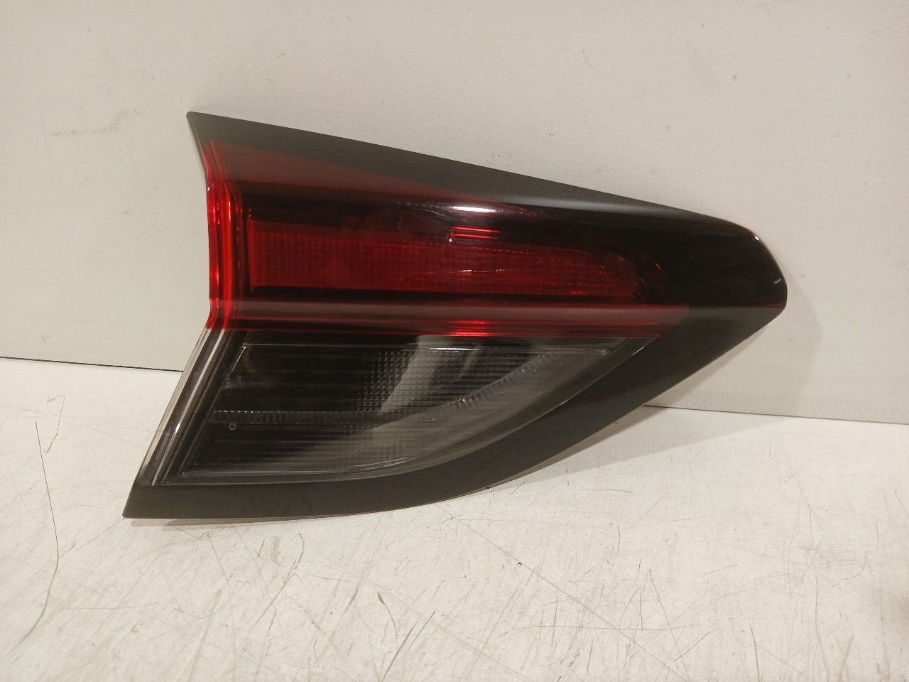 Achterlicht kofferdeksel achterklep links Opel Corsa, Auto-onderdelen, Onderdelen@venauto.nl, Van der Ven Autorecycling B.V., Gebruikt