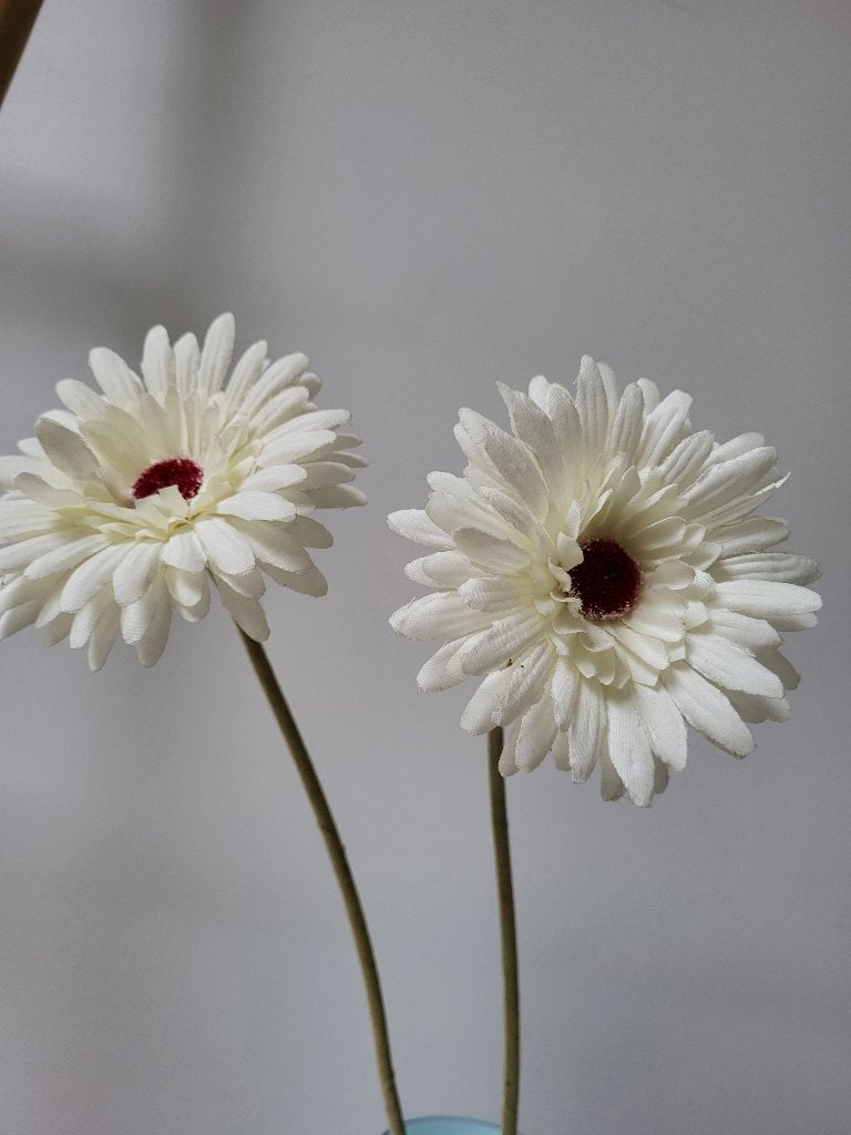 Turquoise vaas met bloemen (zie foto's), Maison & Meubles, Accessoires pour la Maison | Vases, Enlèvement, Comme neuf, Bleu, Verre