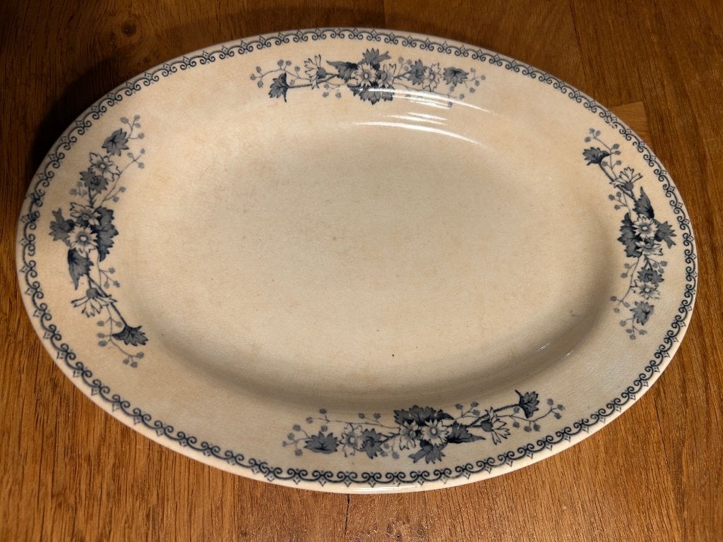 Plat ovale en porcelaine antique BERTHA, Enlèvement ou Envoi