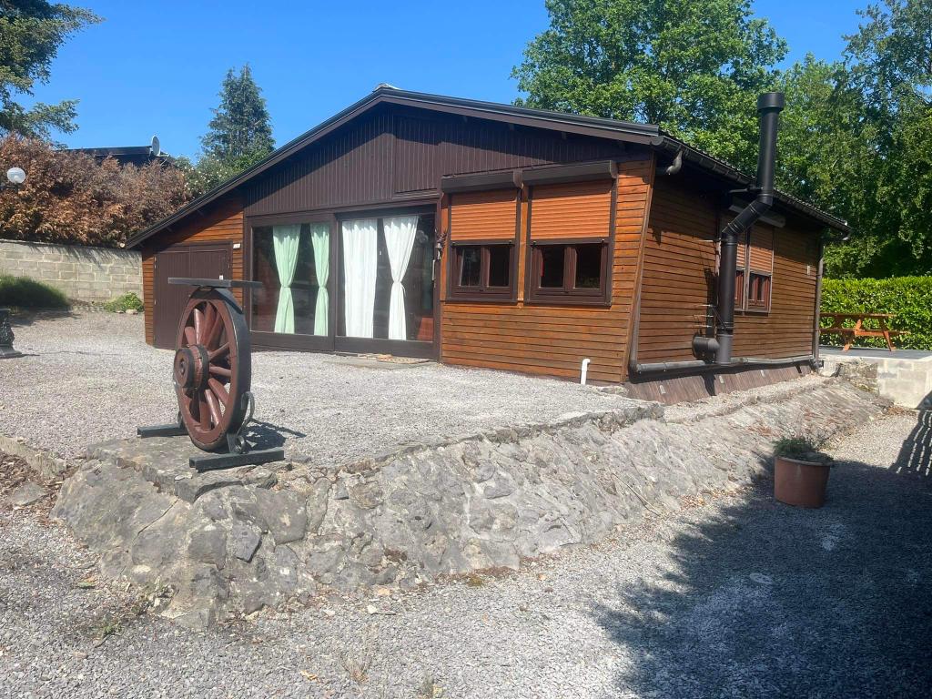 Chalet Le noyer te huur Resteigne, 2 slaapkamers, Recreatiepark, Internet, Chalet, Bungalow of Caravan