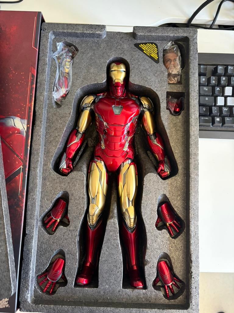 Hot Toys Iron Man Mk 85 Corrected Tony Stark Headsculpt, Enlèvement ou Envoi, Comme neuf