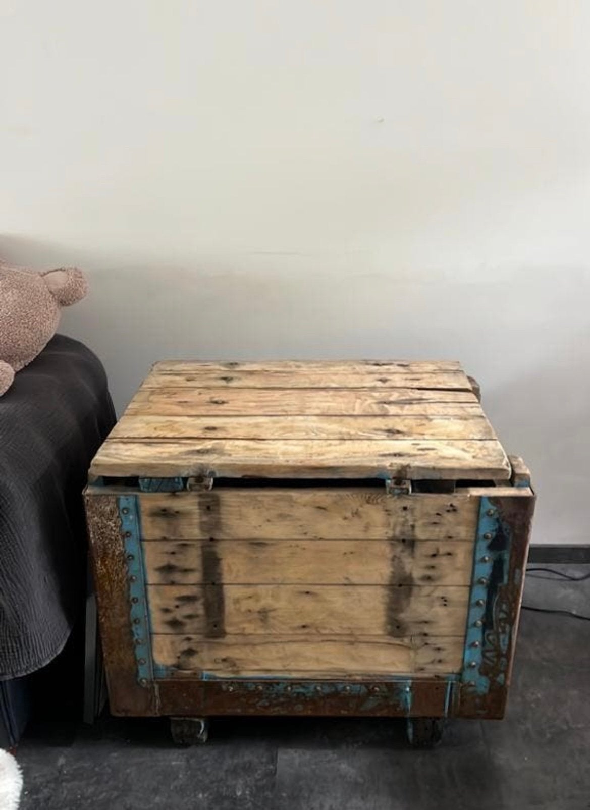 Zeer zware kist , salontafel , opbergmeubel, Ophalen, Gebruikt