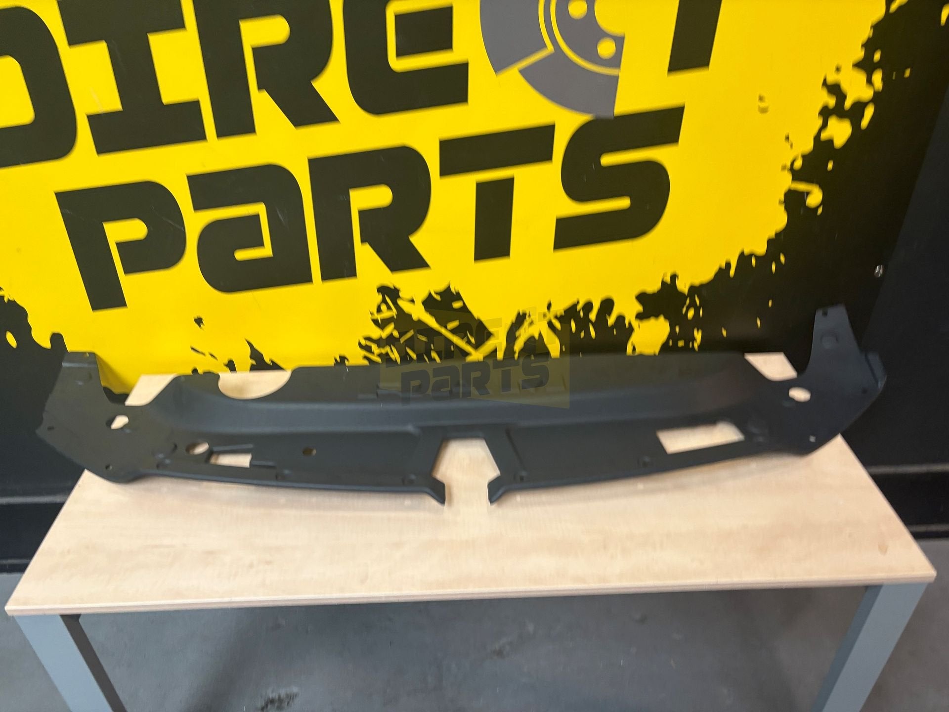 Dodge Ram 1500 (1/19-)  Slotplaat radiateursteun  Origineel!, Neuf, -, Dodge, -