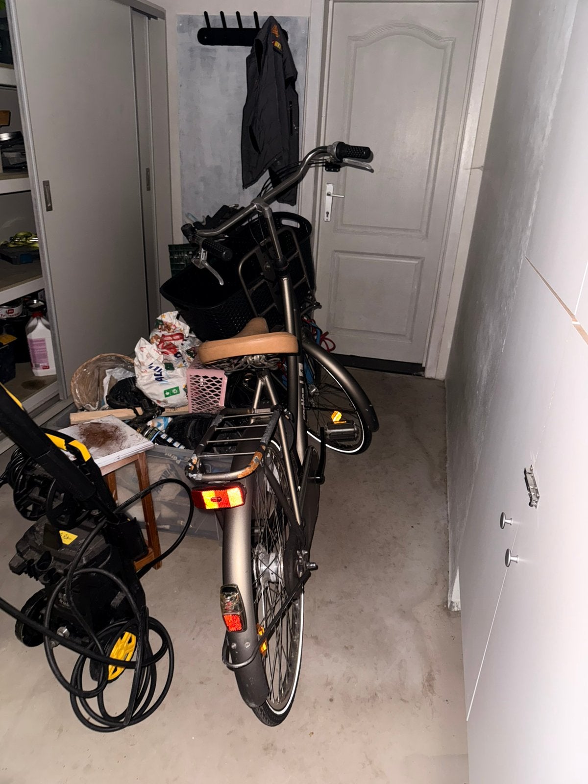 Merk fiets met voorbakje, Ophalen, Zo goed als nieuw, Dames