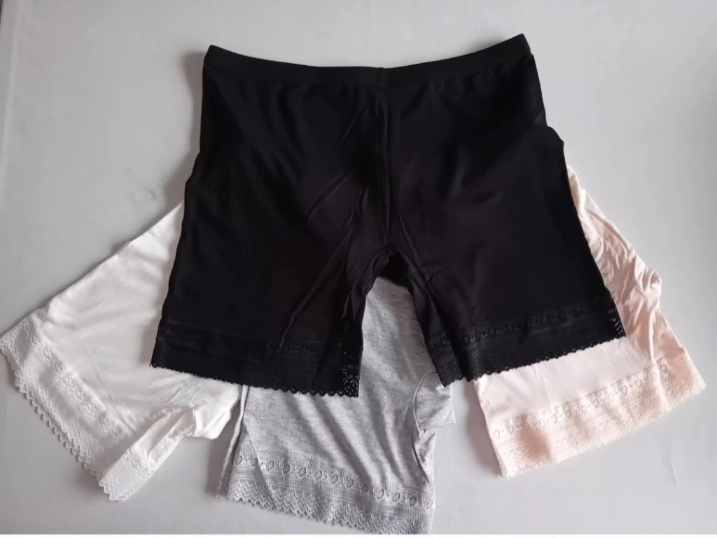 4 Nieuwe slips met pijpjes XL, Kleding | Dames, Ondergoed en Lingerie, Onbekend, Ophalen of Verzenden, Overige kleuren, Broekje of Short