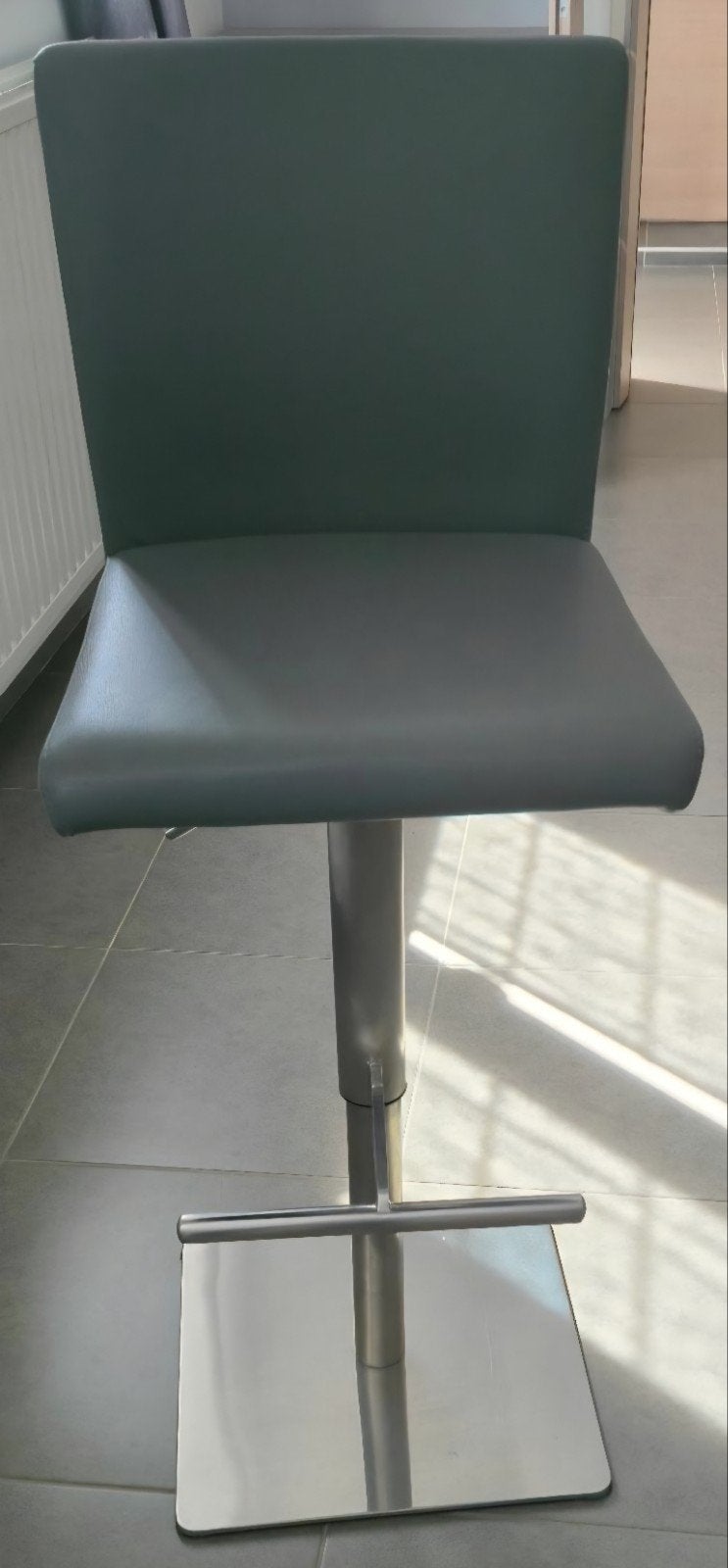 4 tabourets de bar gris en inox, très bon état:acheté 389€/p, 4 tabourets, Enlèvement