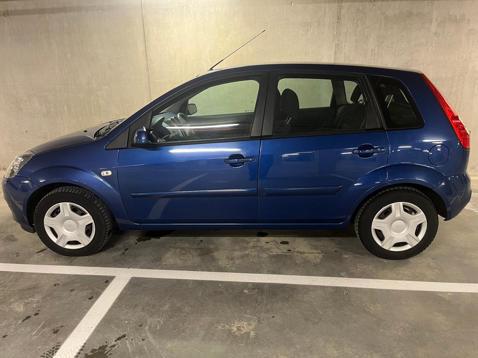 Ford Fiesta 1.4 Benzine *Garantie*Airco*, Auto's, Ford, Stof, Zwart, 4 cilinders, Blauw