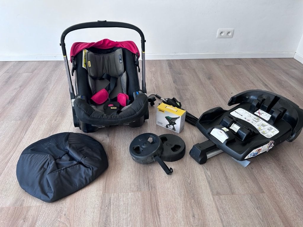 Doona Original met 2 Isofix-bevestigingspunten accessoires, Kinderen en Baby's, Kinderwagens en Combinaties, Ophalen, Kinderwagen