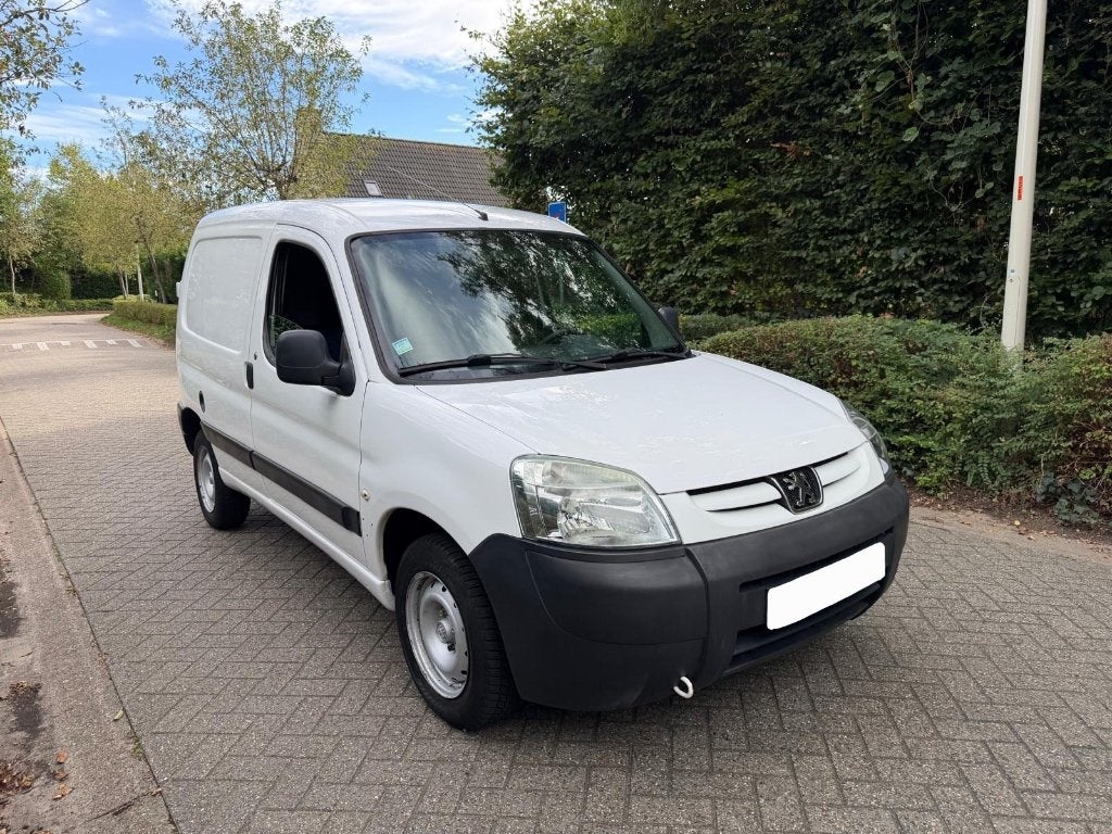Peugeot partner camionet lichte vracht 1.4 benzine, Auto's, Dealer onderhouden, Handgeschakeld, Particulier, Euro 4