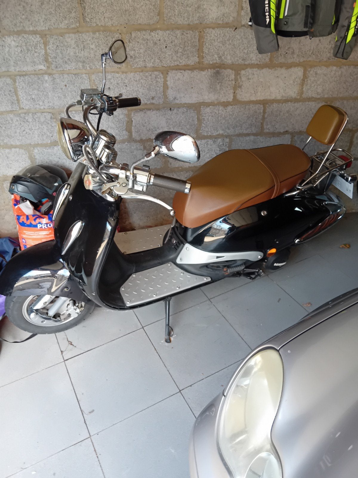 schooter znen 125 cc met helm en moterjas te koop of ruilen, Motoren, Ophalen