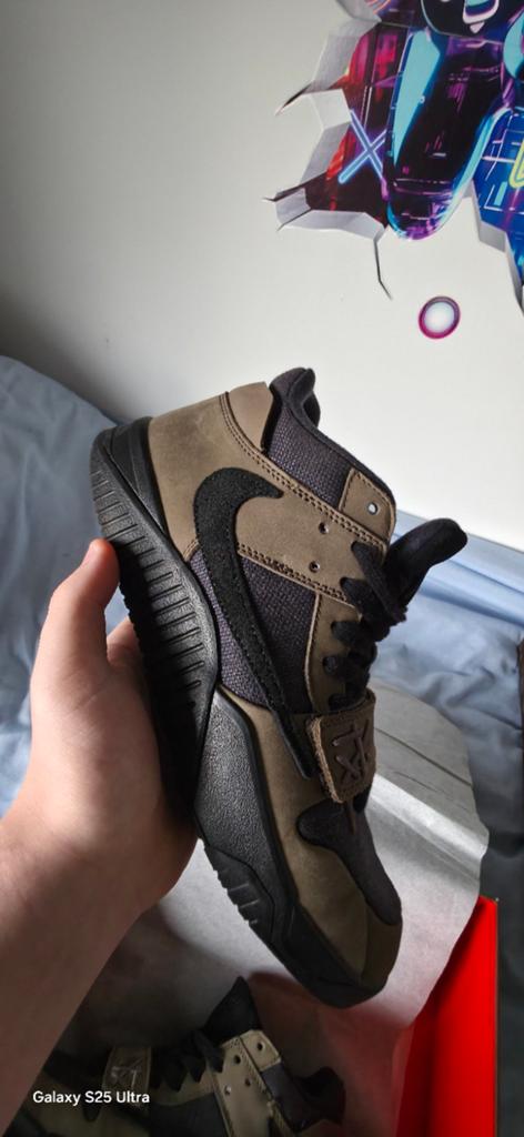 Nike jordan Travis scott m42.5, Enlèvement