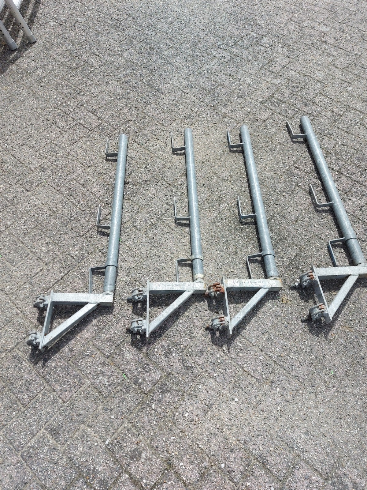 4 X CONSOLE ANTICHUTE COMPLÈTE, 2 BROCHES À VIS, Enlèvement