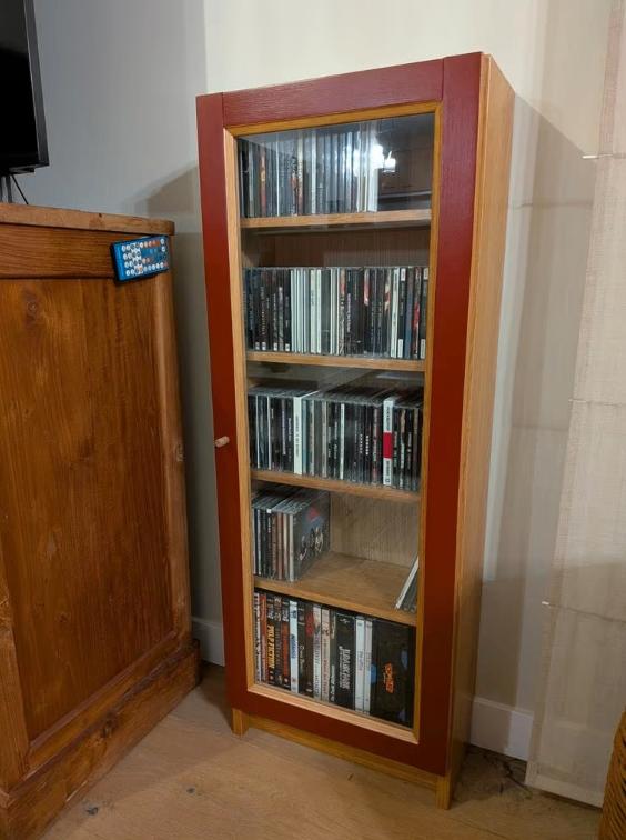 Staande kastjes met glazen deuren, Enlèvement, Comme neuf, Bois, CD ou DVD