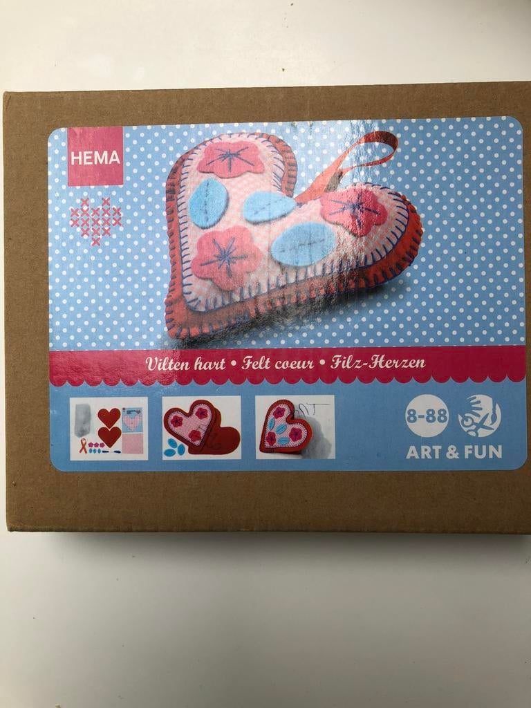 Hema : vilten hart (nieuw), Hobby en Vrije tijd, Ophalen of Verzenden, Nieuw, Figuurtje(s)