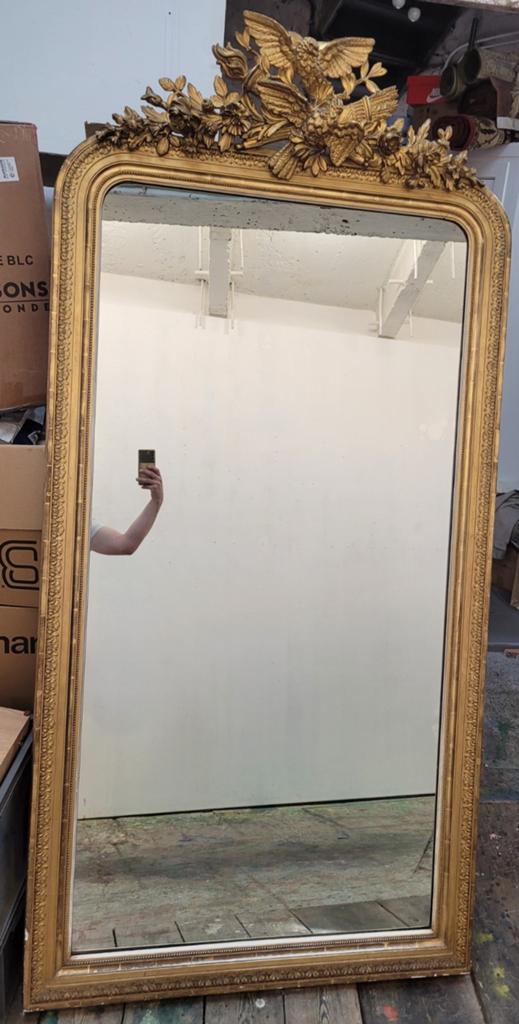 Grand miroir en bois et stuc doré