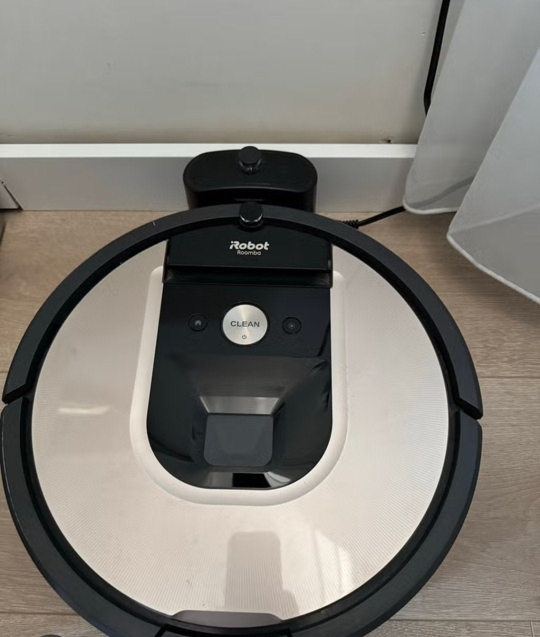 Robotstofzuiger werkt zoals het moet voor meer info chat, Elektronische apparatuur, Stofzuigers, Ophalen, Zo goed als nieuw, Robotstofzuiger