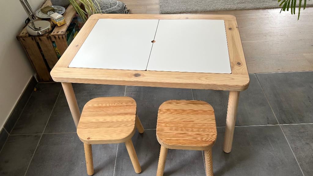 Table pour enfant avec tabourets IKEA FLISAT très bon état, Enlèvement, Comme neuf, Table(s) et Chaise(s)