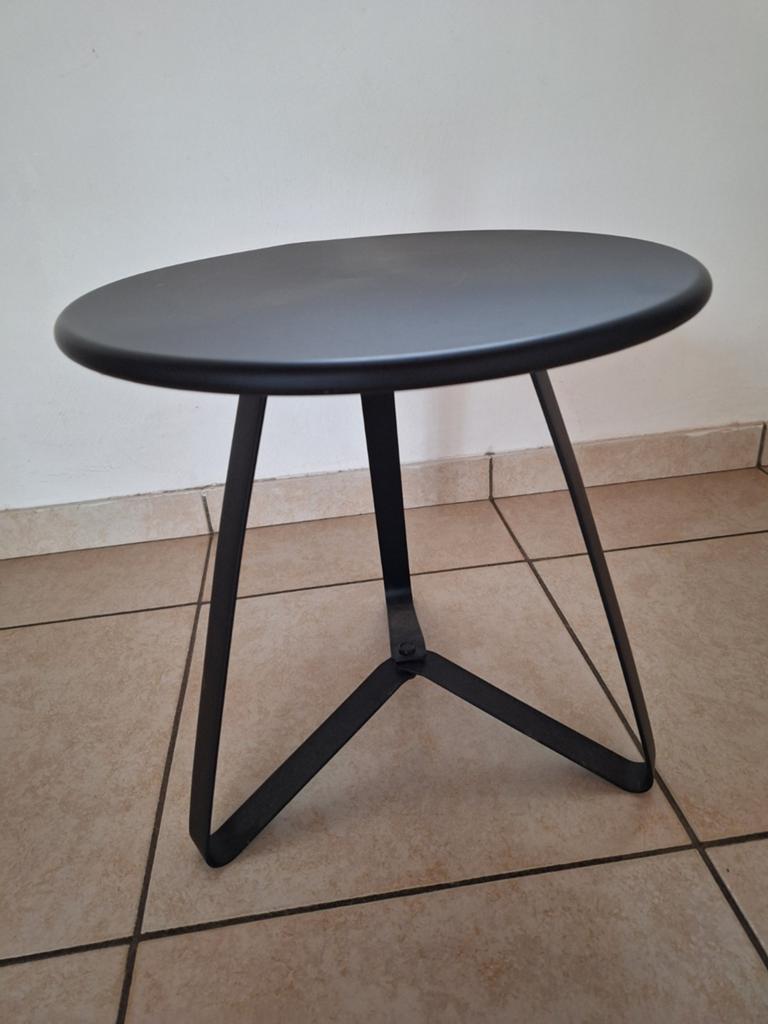 PETITE TABLE RONDE, Enlèvement ou Envoi, Neuf
