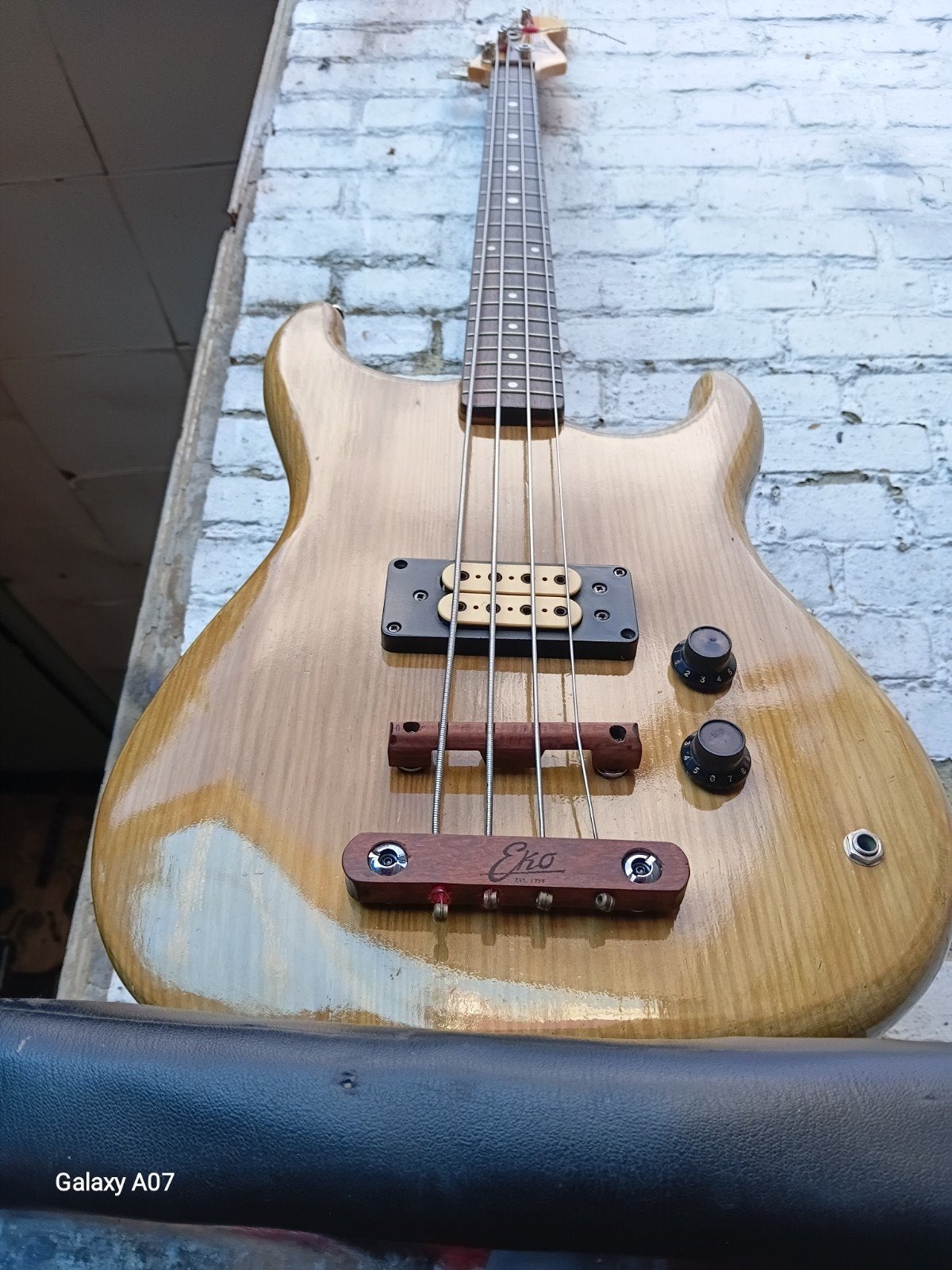Bass Eko cobra 2  van jaar 1970, Muziek en Instrumenten, Snaarinstrumenten | Gitaren | Elektrisch, Ophalen