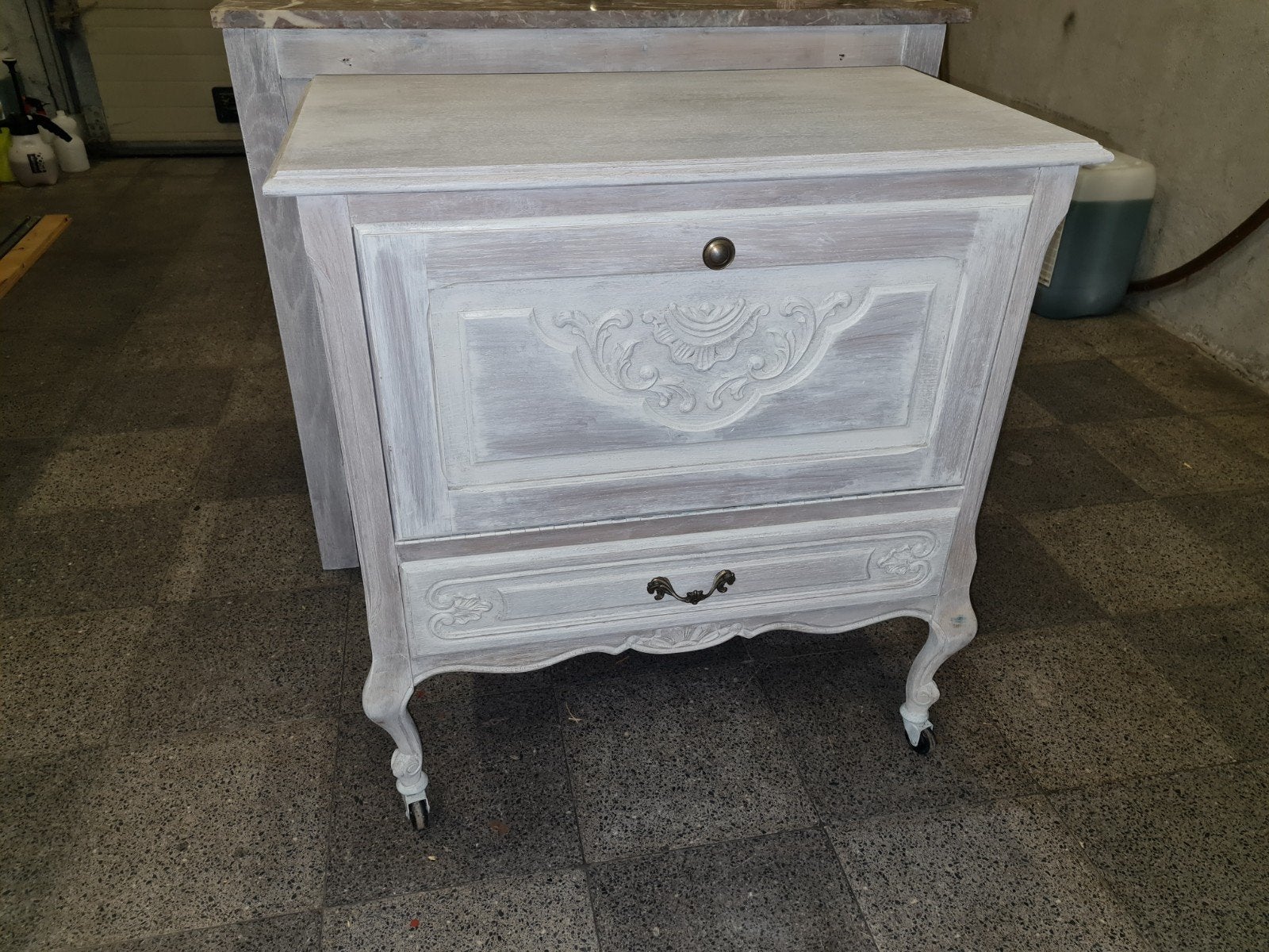 Romantisch antiek brocante kastje,  Louis XV-stijl, Antiquités & Art, Antiquités | Meubles | Armoires, Enlèvement