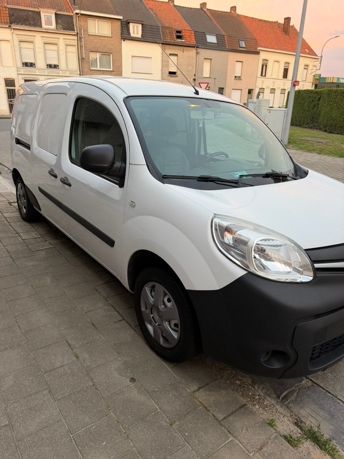 Renault Kangoo 2020 — 81 000 km — 75 kW — Très bon état, Autos, Renault, 75 kW, Achat, 6 portes, Euro 6
