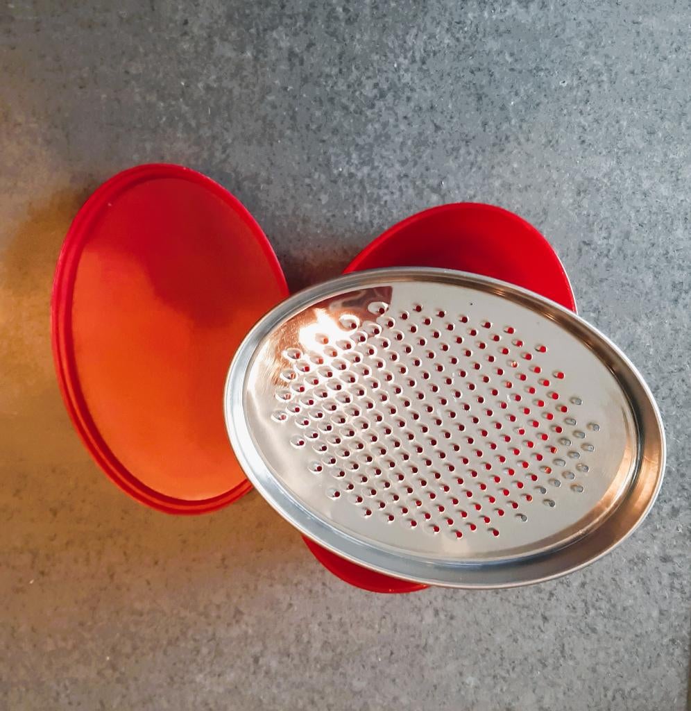 Te koop: Nieuw! Handig rasp met afsluitbaar doosje., Huis en Inrichting, Ophalen, Nieuw, Rood, Overige typen
