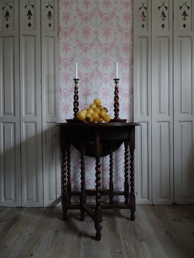 Engelse hangoor tafel, Ophalen