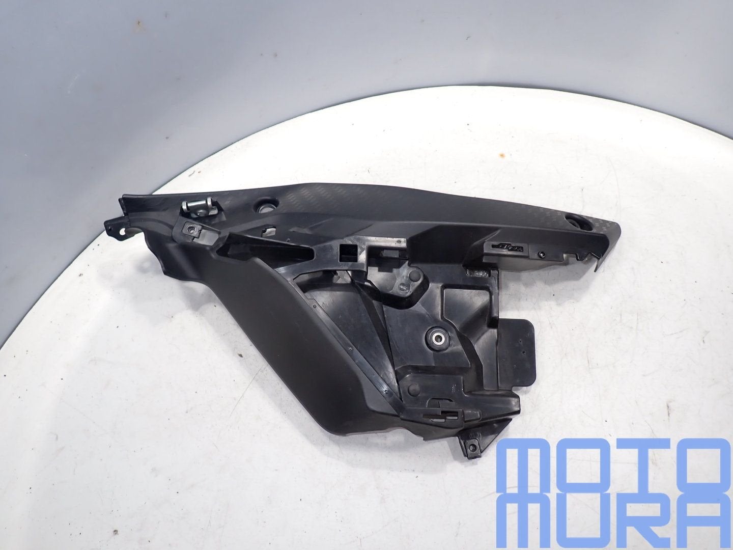 Yamaha R1 2015 - 2019 : fixation du carénage latéral gauche,, Motos, -, Utilisé, -, -
