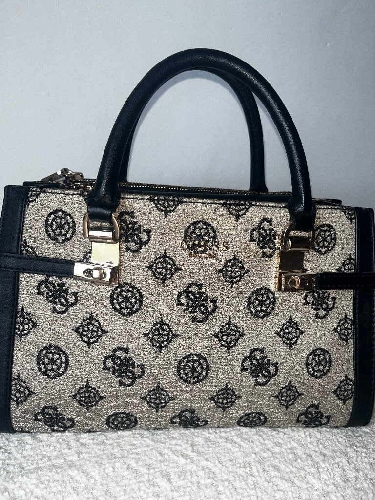Sac à main & bandoulière Guess – Bleu marine, Bijoux, Sacs & Beauté, Enlèvement, Comme neuf, Bleu, Sac à main