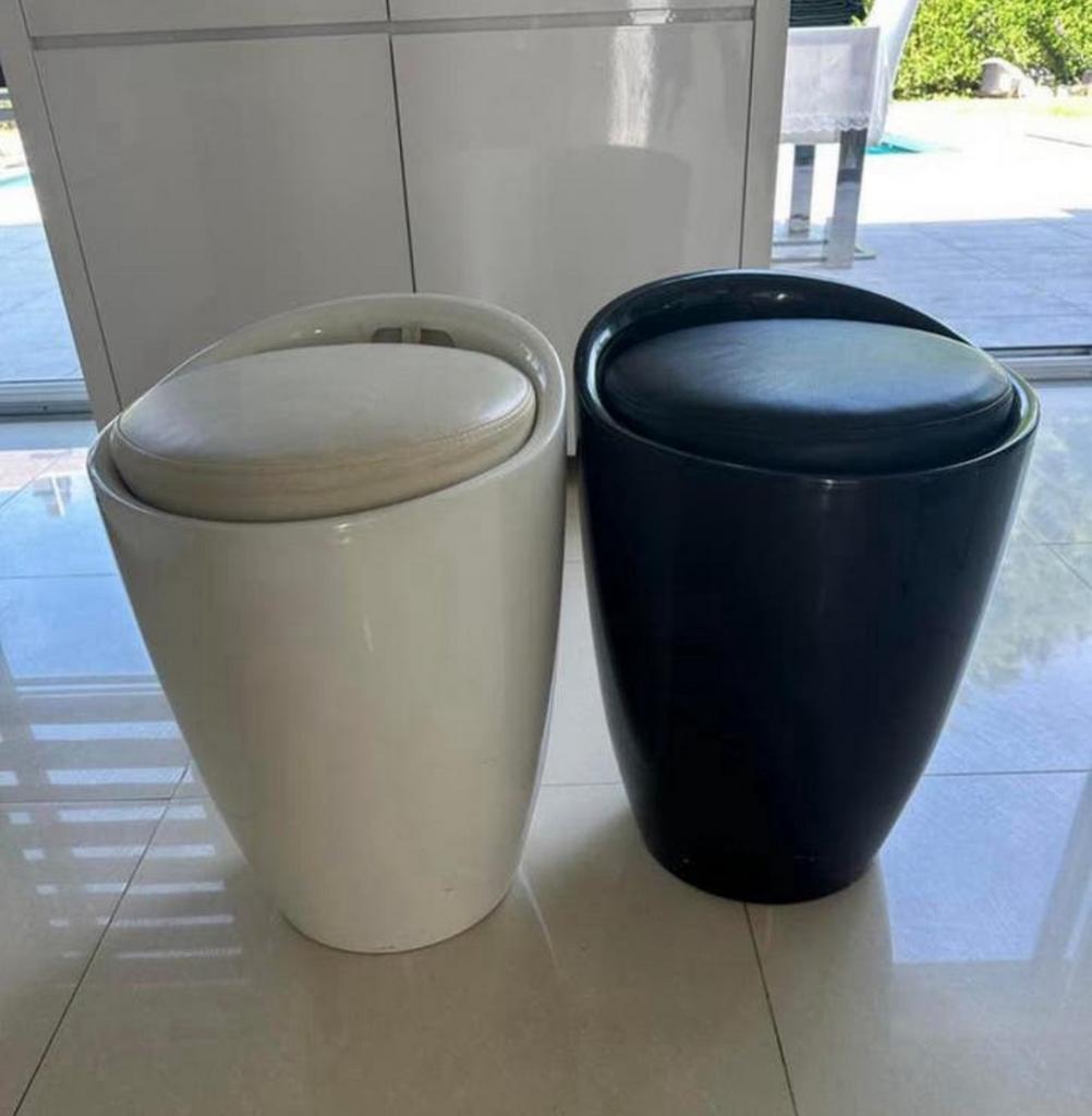 Lot de 2 tabourets design avec rangement – noir & blanc, Huis en Inrichting, Krukjes, Zo goed als nieuw, Ophalen