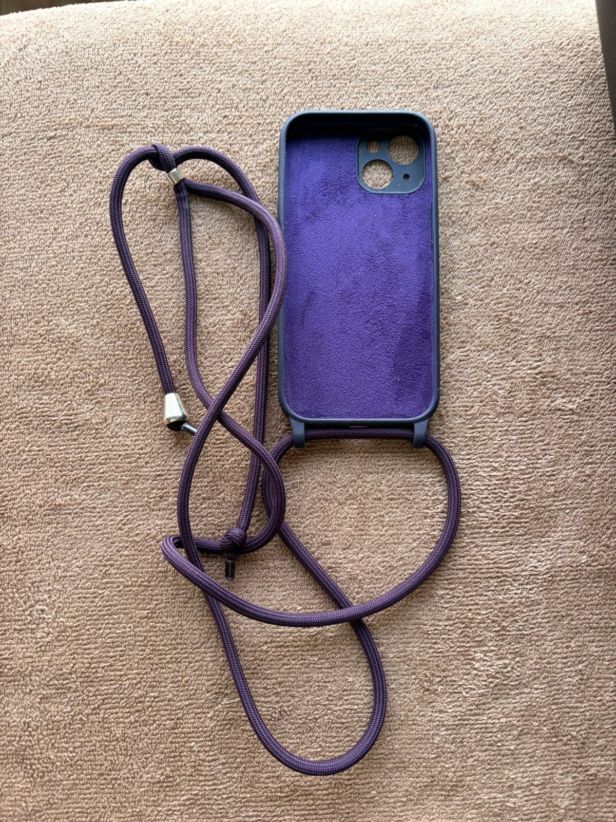 Étui pour iPhone 15 avec corde, Enlèvement ou Envoi, Comme neuf, IPhone 15, Violet