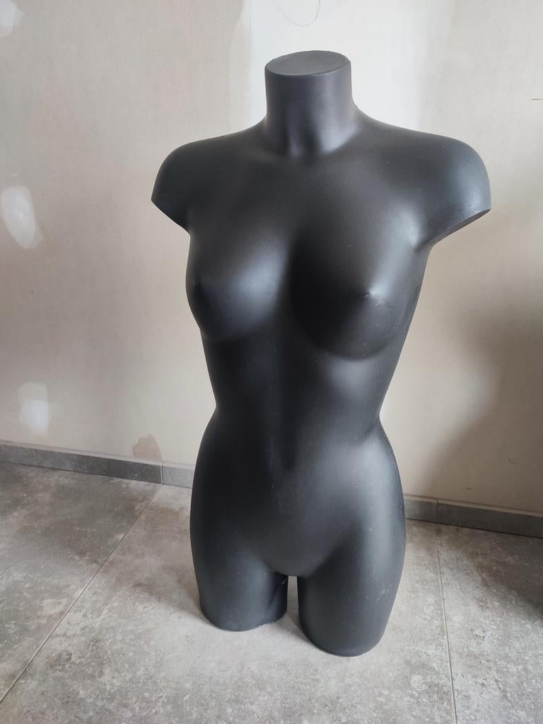 Buste torse femme