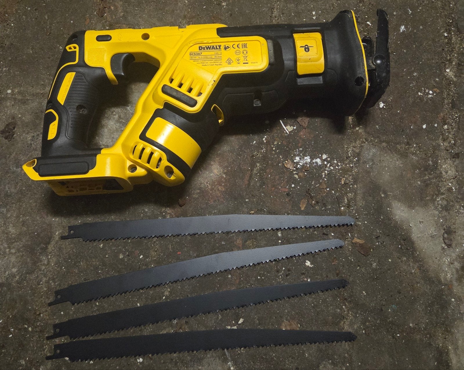 DEWALT DCS367 - Scie sabre + 4 lames, Enlèvement, Comme neuf, Outil de coupe, DeWalt