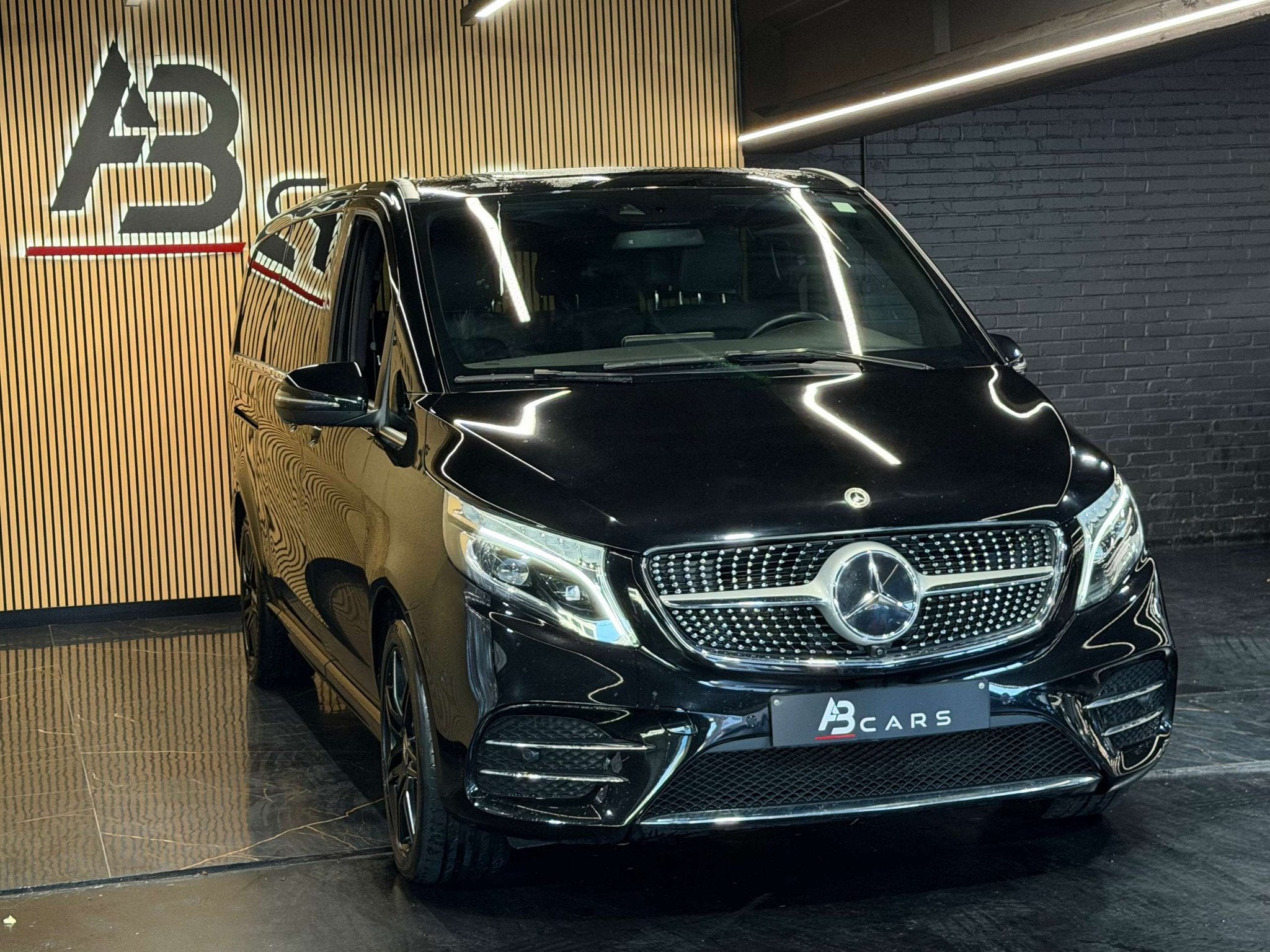 Mercedes-Benz V-Klasse 300 d 4-Matic * VIP * PACK AMG - FULL, Auto's, Automaat, 239 pk, Leder, Bedrijf