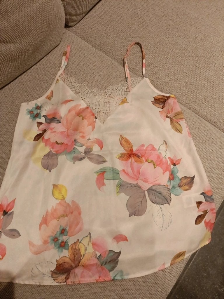 Caraco de pyjama satiné fleuri Primark – XS – neuf, Vêtements | Femmes, Pyjamas, Enlèvement ou Envoi, Comme neuf, Taille 34 (XS) ou plus petite