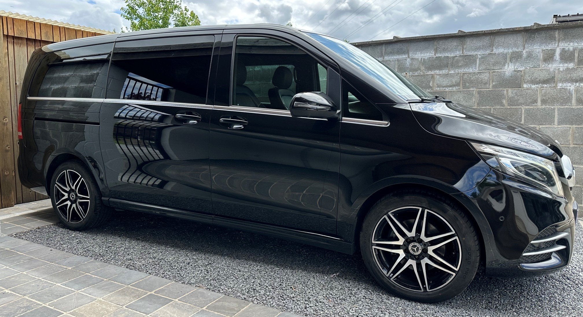 Mercedes-Benz V 300 d AMG Line 5 Zit Led Navi Leder 360 Cam, Auto's, Automaat, 4 cilinders, Zwart, Leder