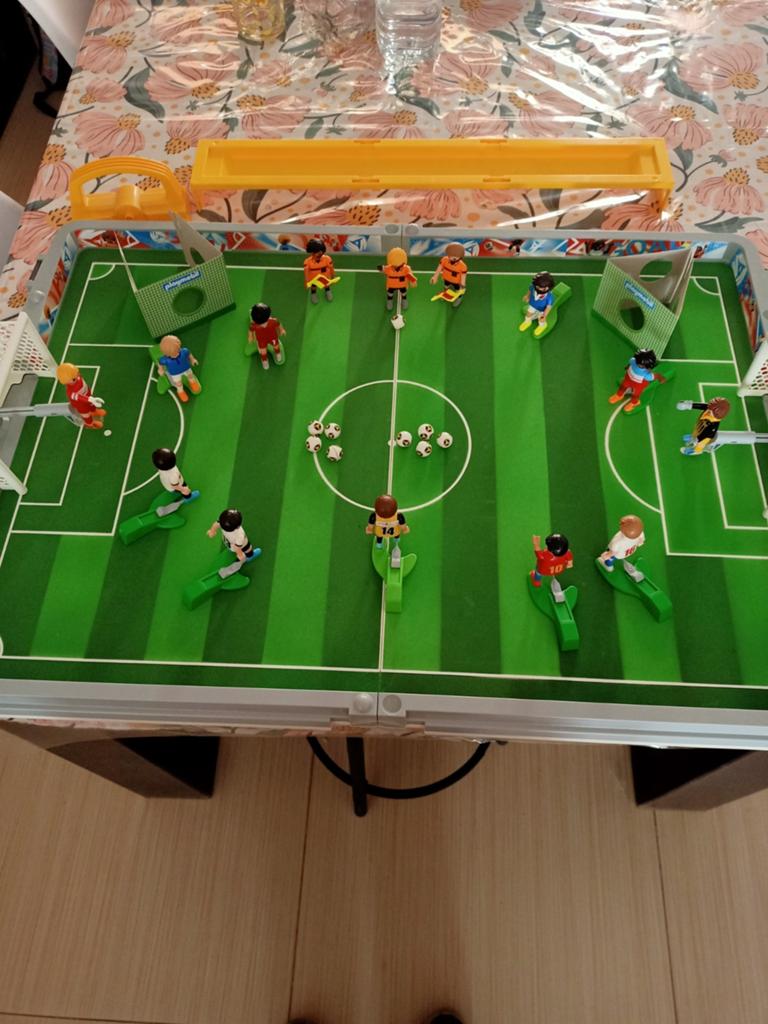 Playmobil voetbal spel met 14 figuurtjes, Ophalen