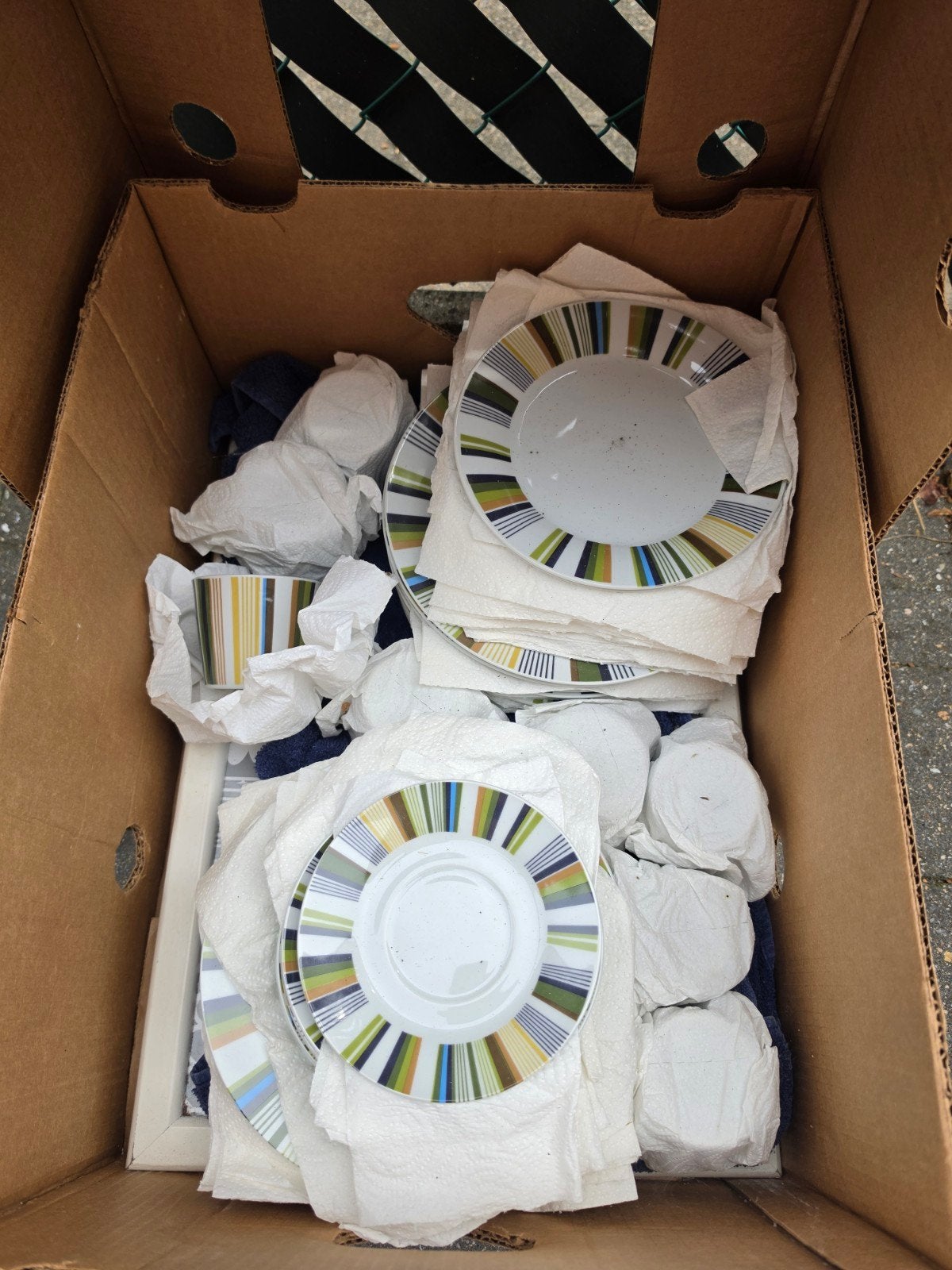 Doos met serviesset., Huis en Inrichting, Keuken | Servies, Ophalen