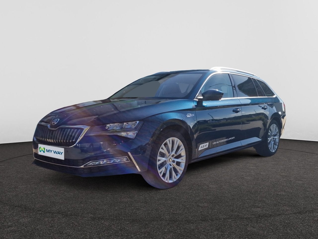 Skoda Superb Combi PHEV ULTIMATE+ 1.4 TSI iV 218 PK DSG AUTO, Autos, Ordinateur de bord, Automatique, Superb, Bleu