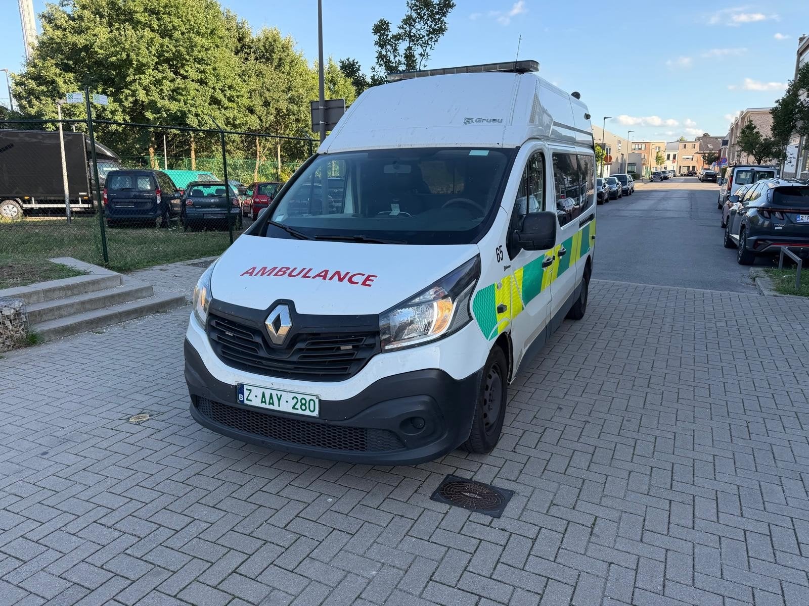 AMBULANCE RENAULT TRAFIC 1.6TDCI 2018 360000KM AC EURO6B, Auto's, Voorwielaandrijving, Euro 6, Renault, Wit