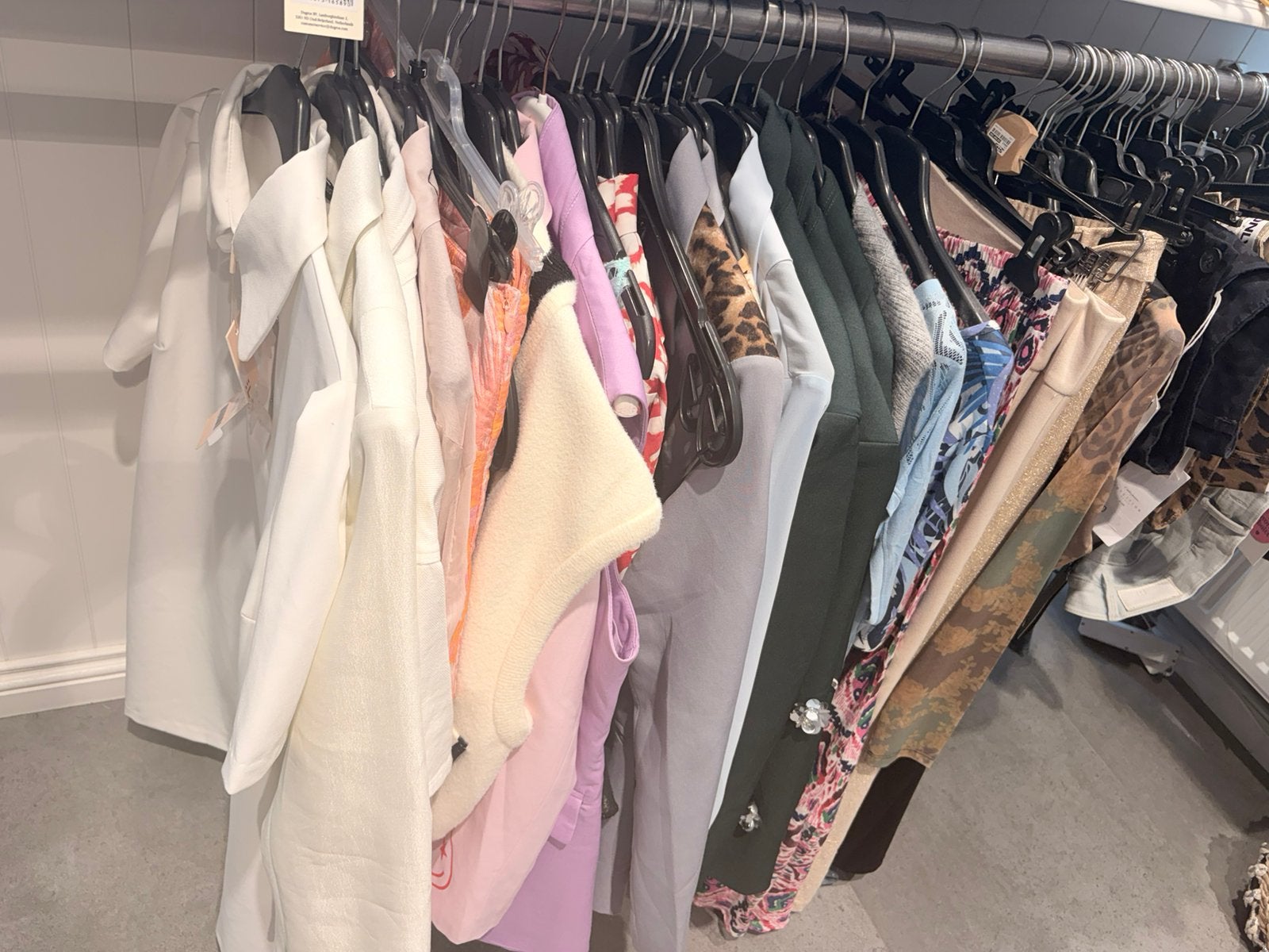 Partij 100 stuks nieuwe kleding met kaartjes, Kleding | Dames, Ophalen of Verzenden, Nieuw