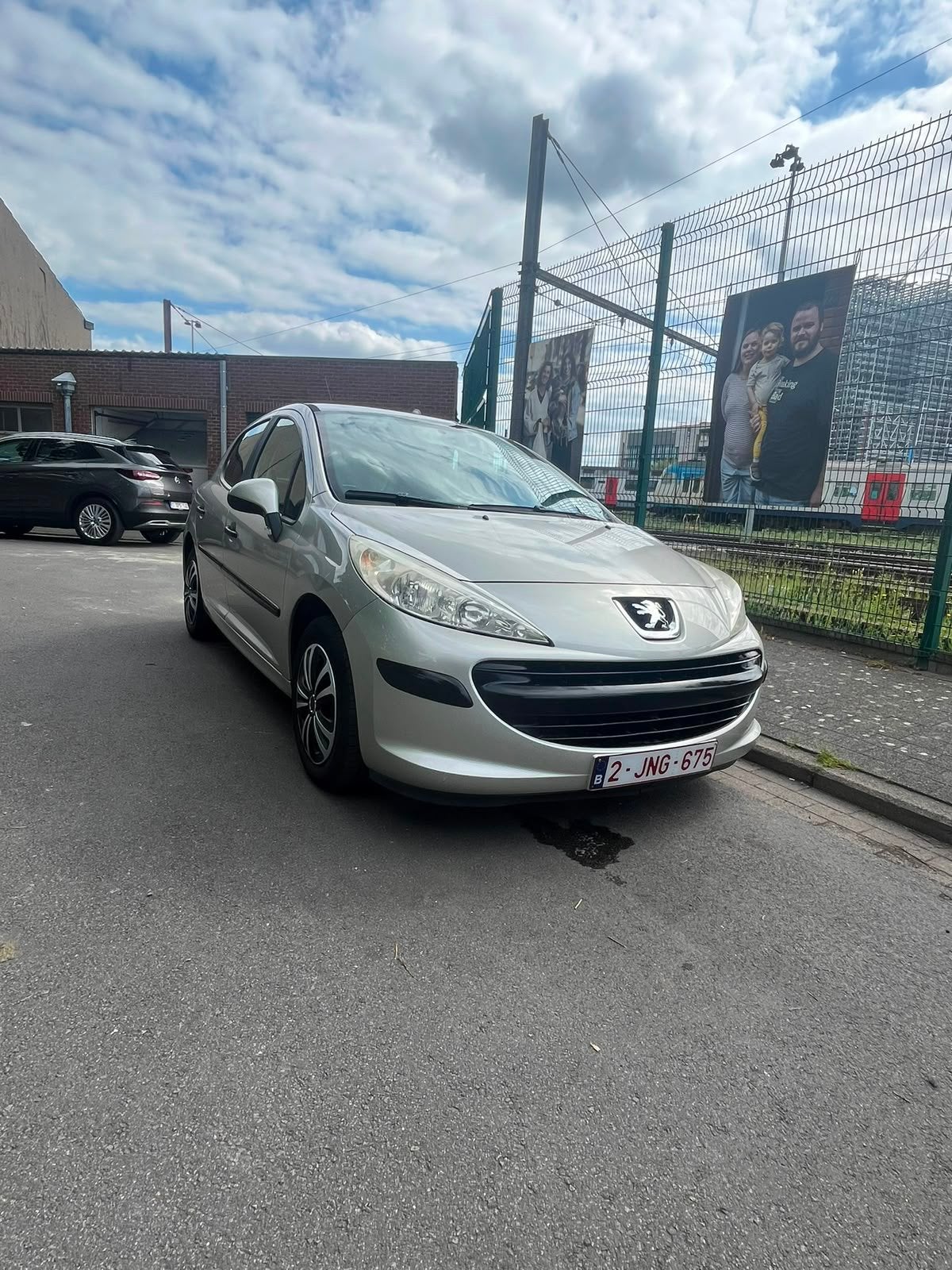 Peugeot 207 1.4 benzine 2006, Auto's, Peugeot, Particulier, Benzine, Handgeschakeld, Zilver of Grijs, Ophalen