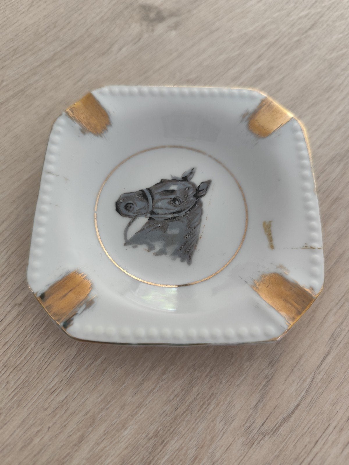 Ancien Cendrier Carré en Porcelaine Tête de Cheval & dorures, Collections, Enlèvement ou Envoi, Cendrier