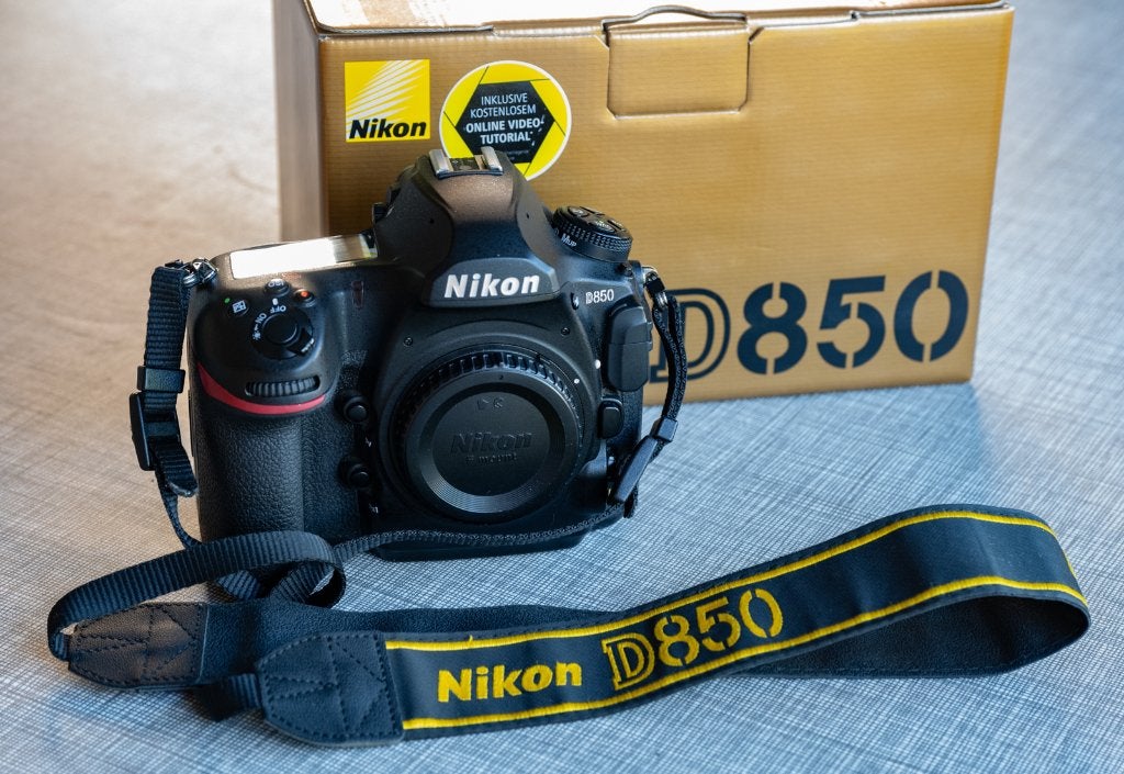 Nikon D850 + Nikon 24-70 mm f2.8, Audio, Tv en Foto, Fotocamera's Digitaal, Ophalen, Gebruikt, Spiegelreflex, Lensdop