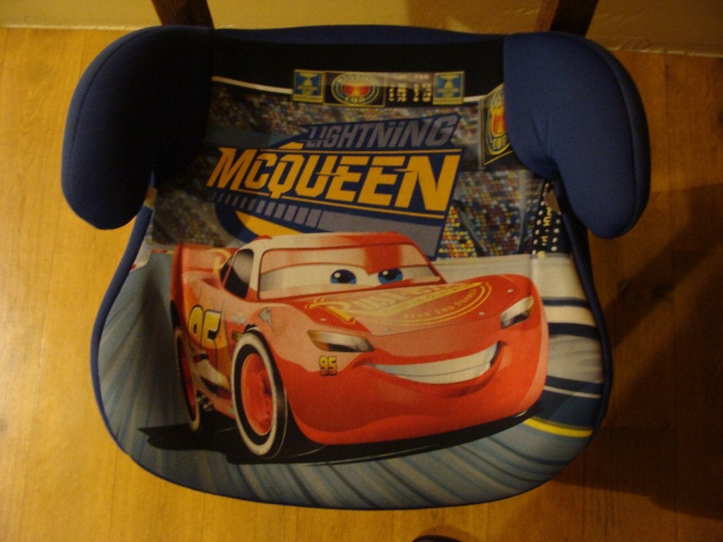 AUTOSTOELTJE/ZITVERHOGER CARS, Kinderen en Baby's, Autostoeltjes, Autogordel, 15 t/m 36 kg, Zo goed als nieuw, Ophalen