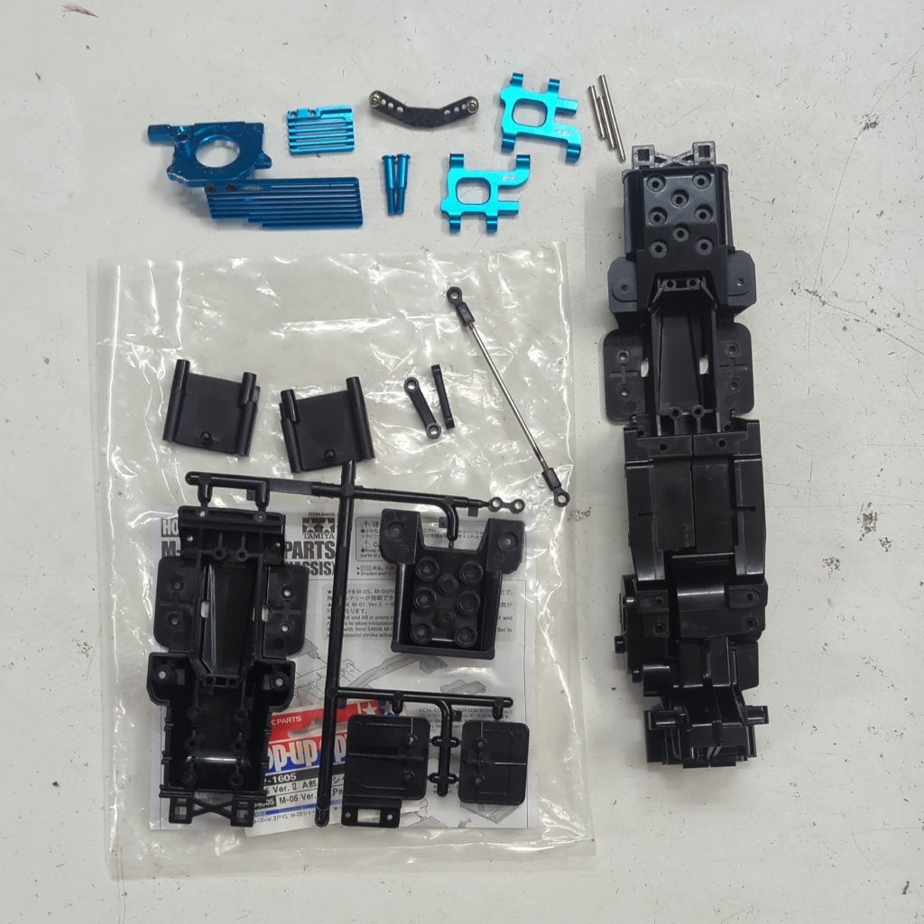 Tamiya M-05 V.II chassis, alu upgrades, carbon shocktower, Hobby en Vrije tijd, Modelbouw | Radiografisch | Auto's, Ophalen of Verzenden