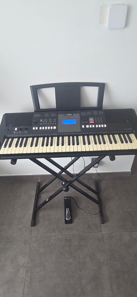Yamaha PSR E423, Muziek en Instrumenten, Keyboards, Ophalen, Yamaha