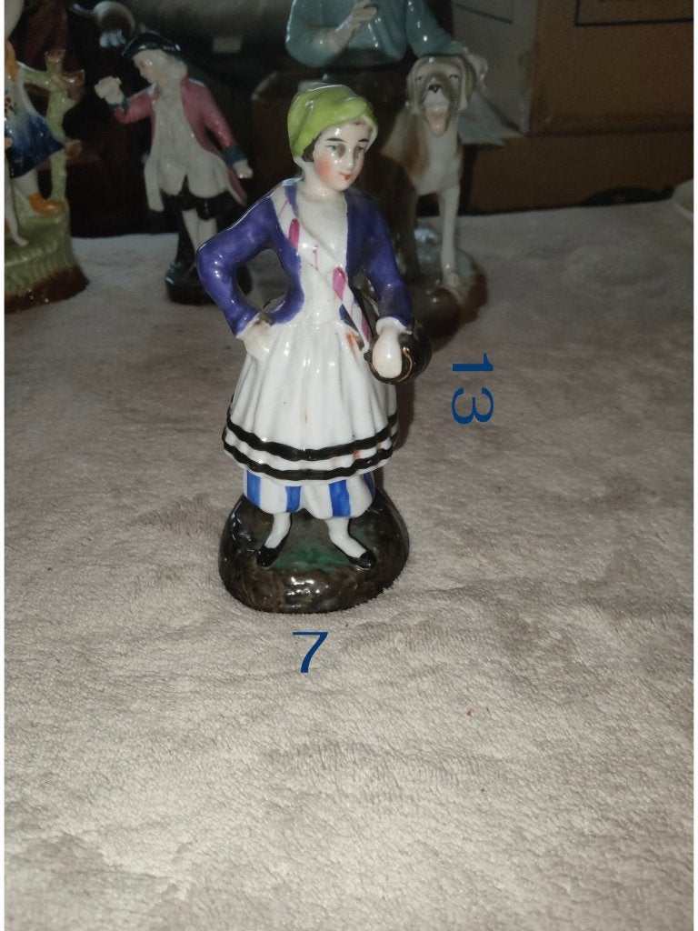 Ancienne petite figurine porcelaine paysanne bergère, Enlèvement ou Envoi