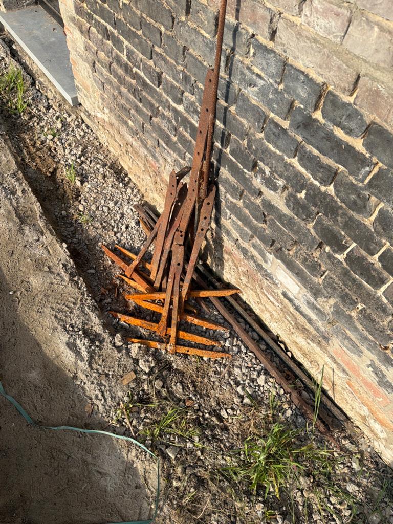 Metalen ankers - restauratie boerderij, Doe-het-zelf en Bouw, Ophalen, Gebruikt